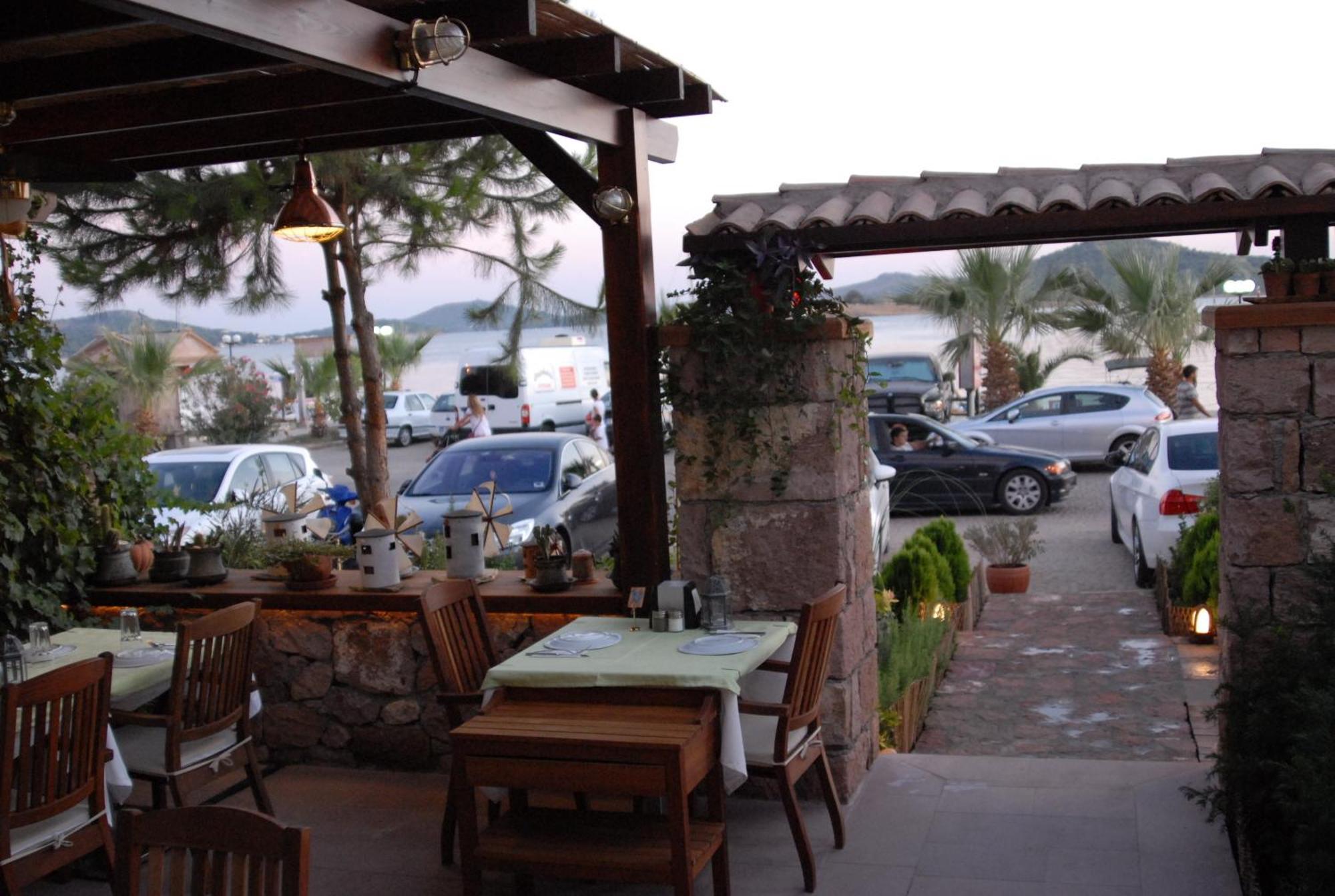 Aliye Hanim Hotel Ayvalik Exterior photo
