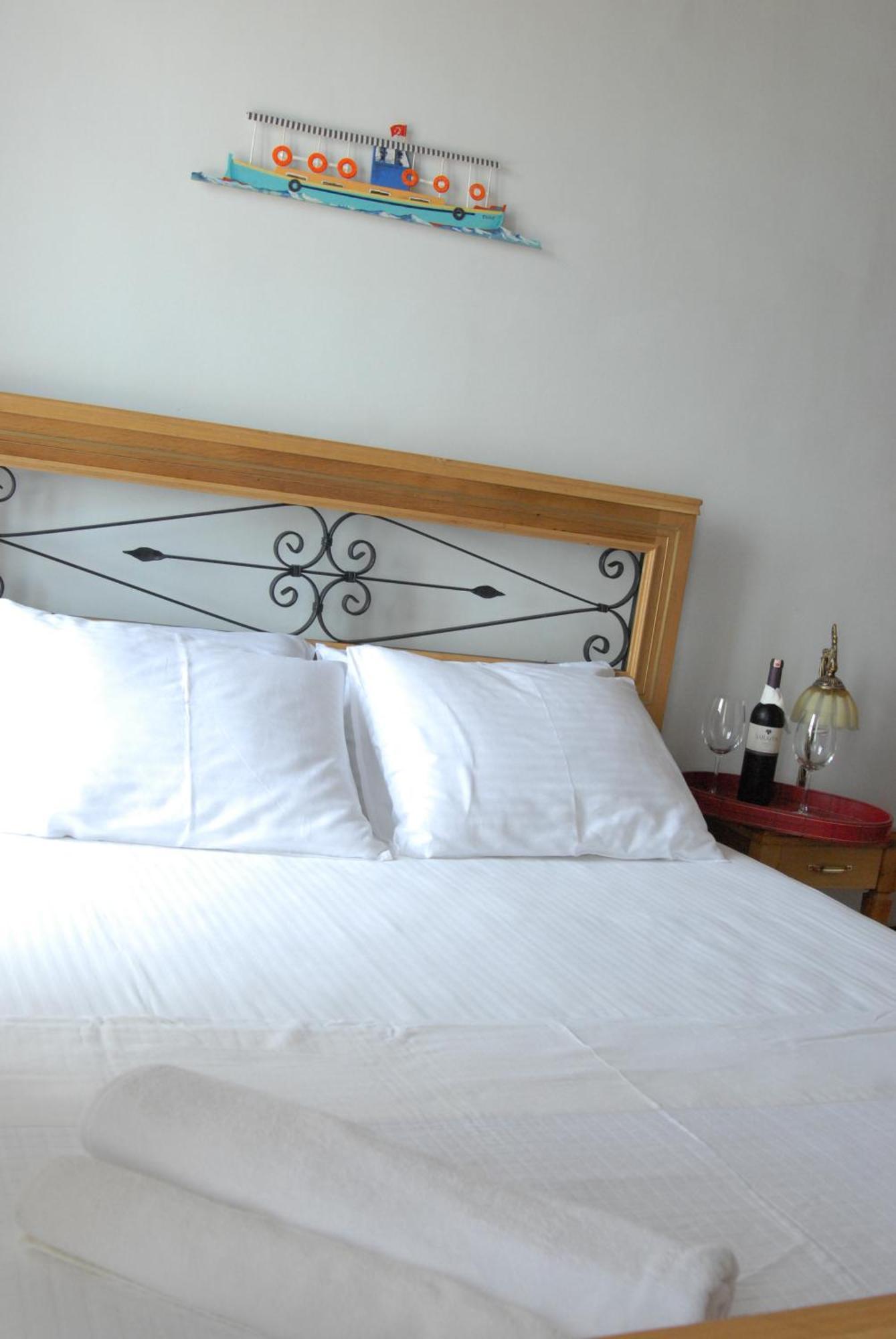 Aliye Hanim Hotel Ayvalik Exterior photo