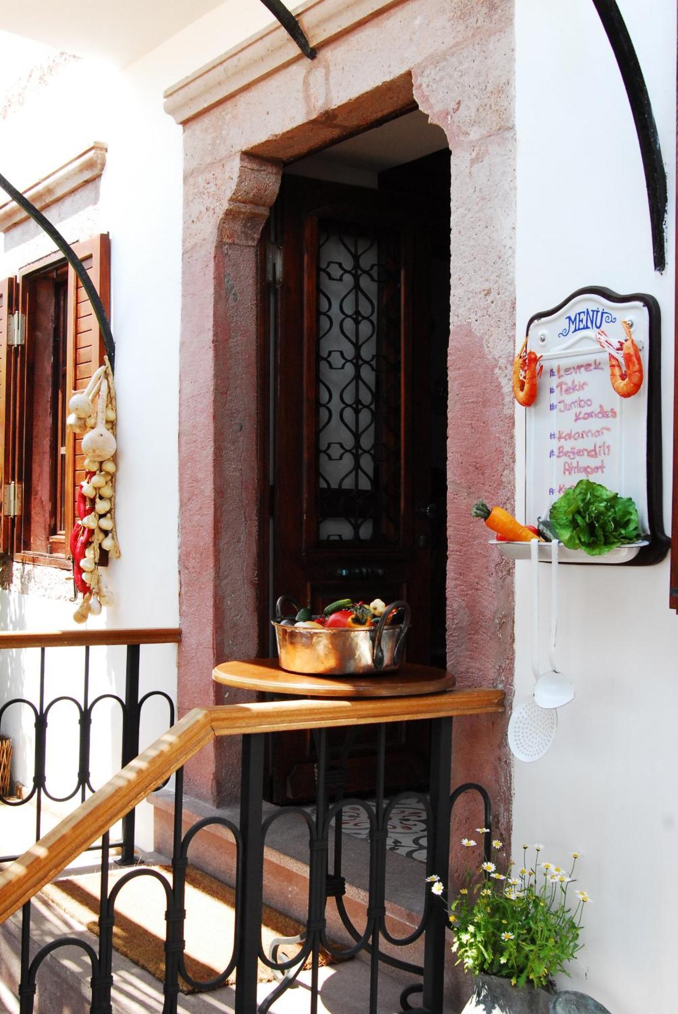Aliye Hanim Hotel Ayvalik Exterior photo