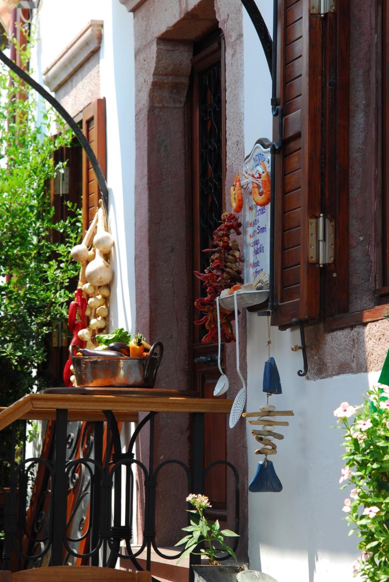 Aliye Hanim Hotel Ayvalik Exterior photo